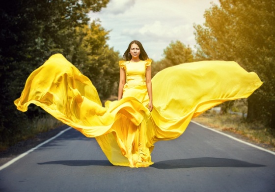 Хочешь быть яркой – надевай желтое платье